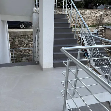 Pamja Apartment *