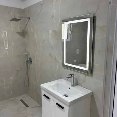 Pamja Apartment *