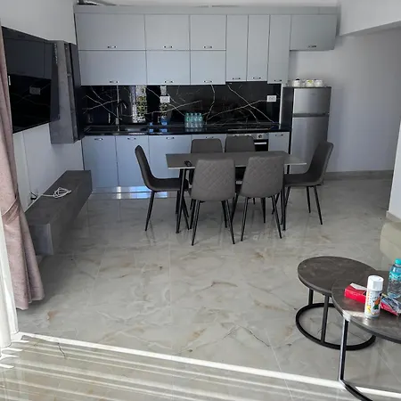 Pamja Apartment *